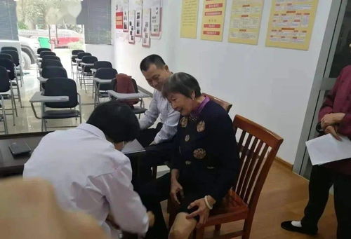 公益體檢進社區(qū)，健康服務(wù)暖人心——我縣開展新時代文明實踐活動側(cè)記