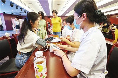 守護職場健康，服務(wù)暖企心——記“健康義診進企業(yè)”專項咨詢服務(wù)活動