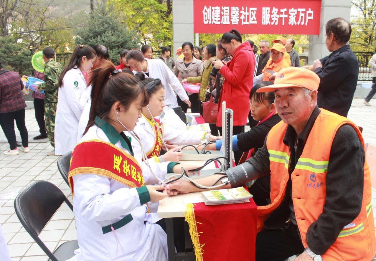 世界男性健康日 延安陽光醫(yī)院義診咨詢進社區(qū) 健康咨詢服務